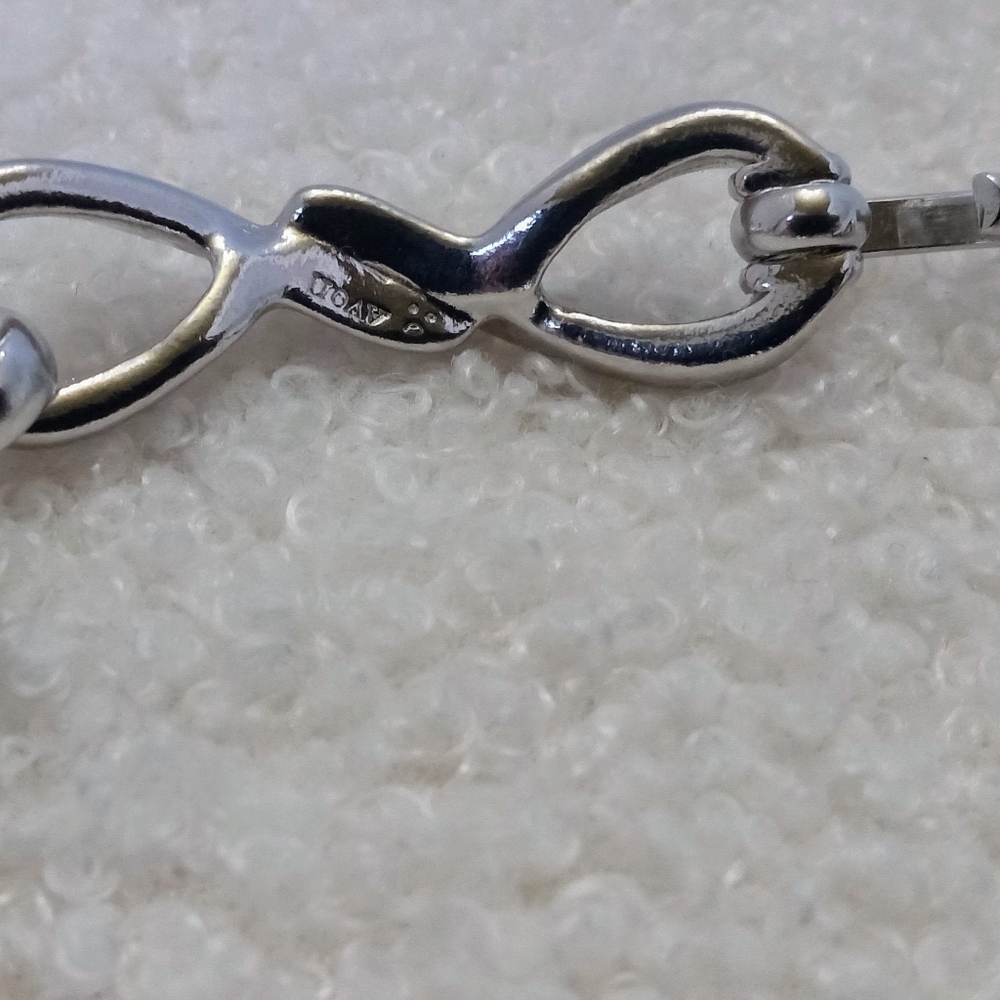 Vintage Avon Silvertone Infinity Knot Panel Bracelet 8 in - Picture 5 of 9